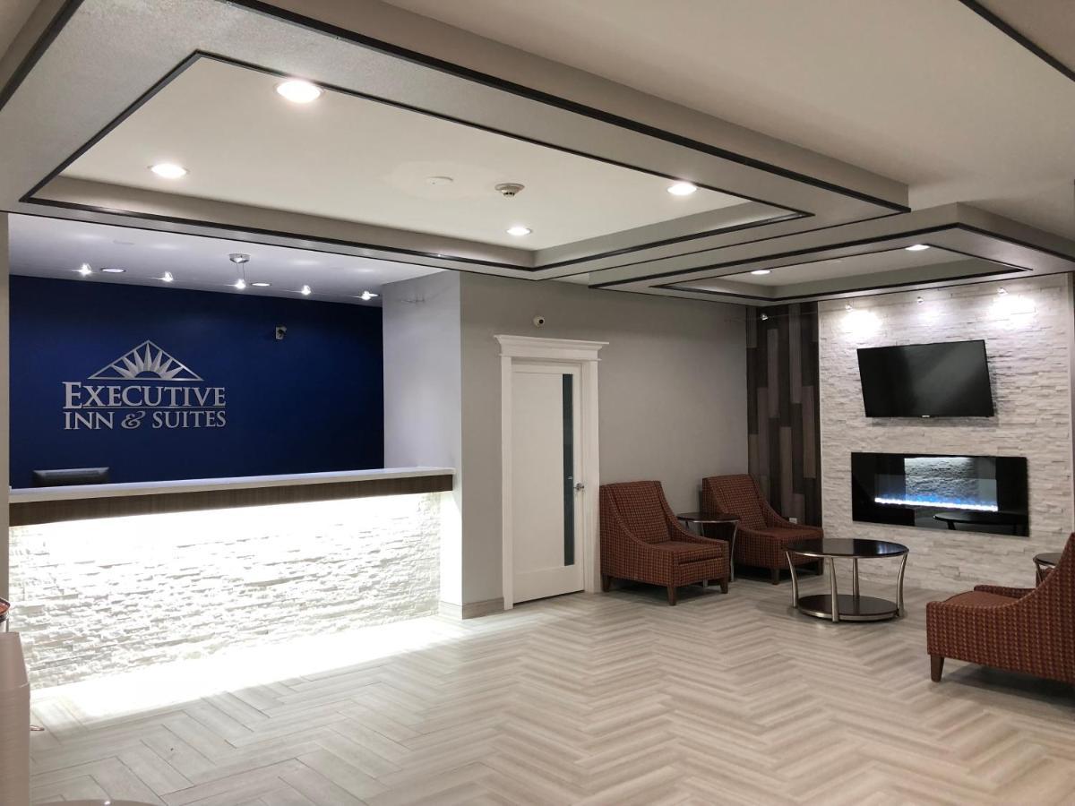 Executive Inn And Suites Joaquin Bagian luar foto