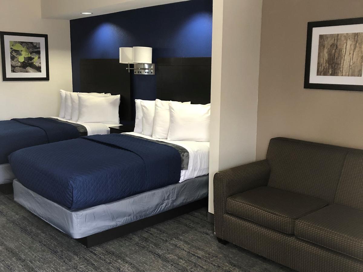 Executive Inn And Suites Joaquin Bagian luar foto