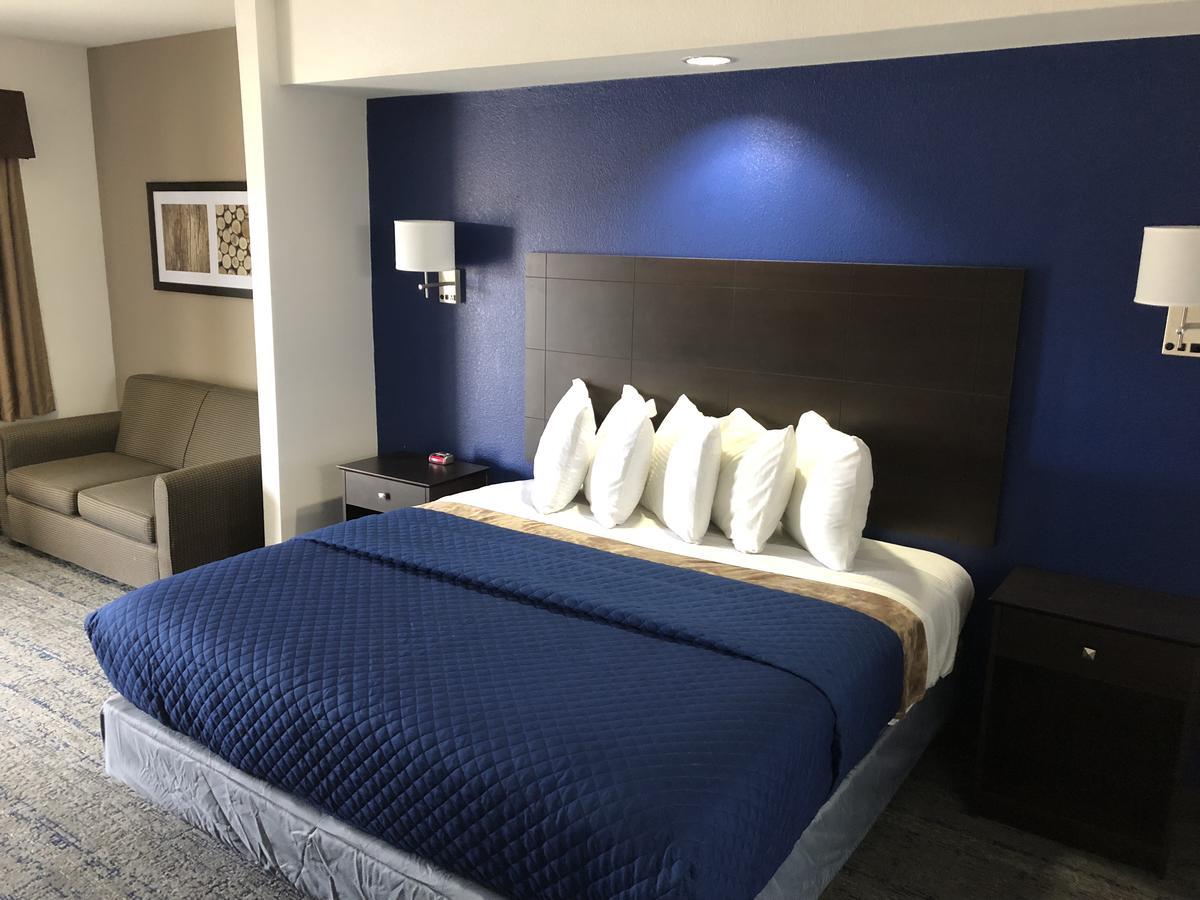 Executive Inn And Suites Joaquin Bagian luar foto
