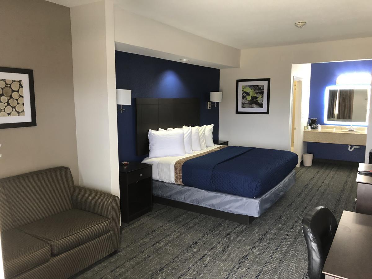 Executive Inn And Suites Joaquin Bagian luar foto