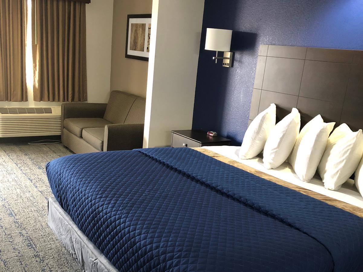 Executive Inn And Suites Joaquin Bagian luar foto